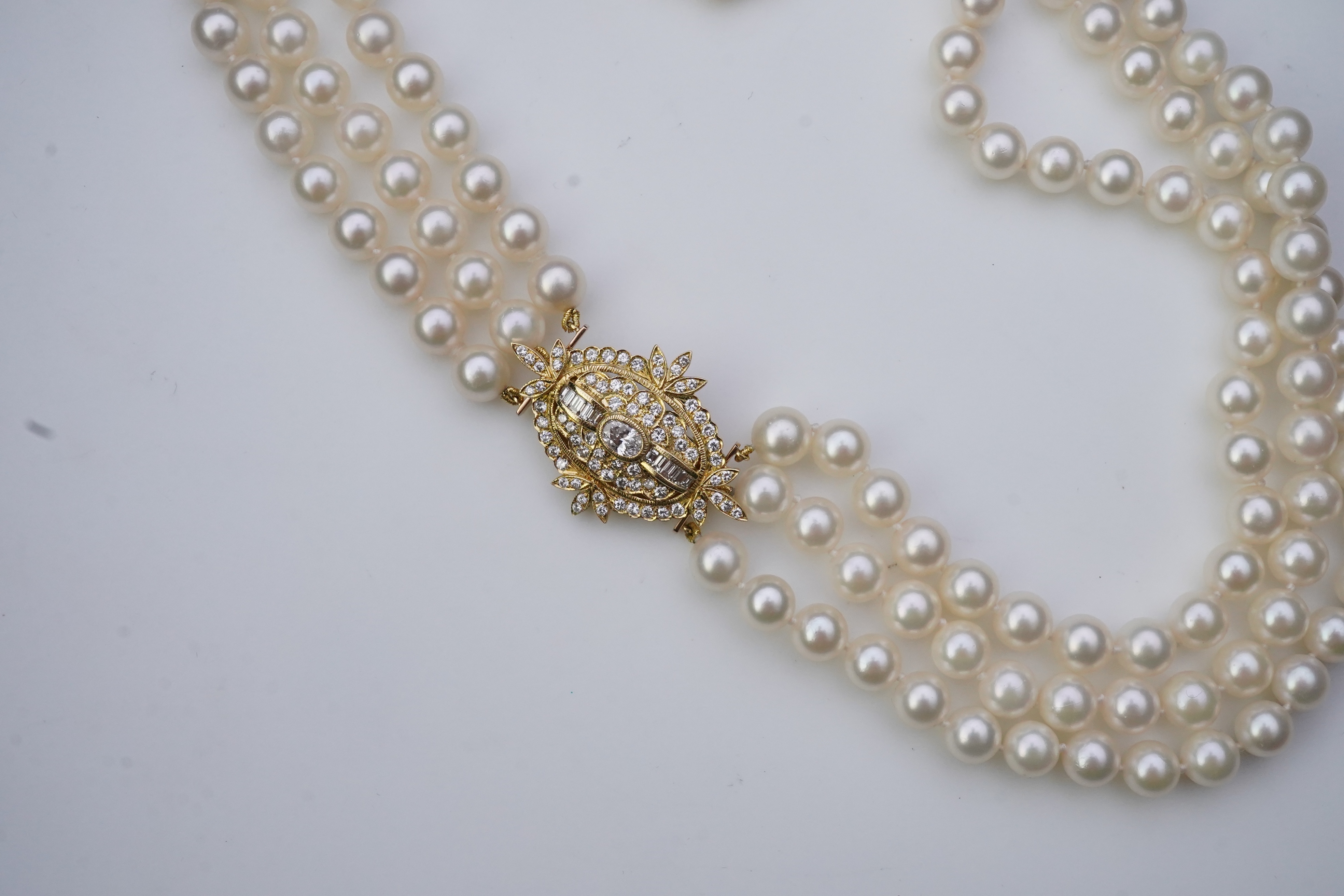 A cultured pearl and diamond necklace/brooch